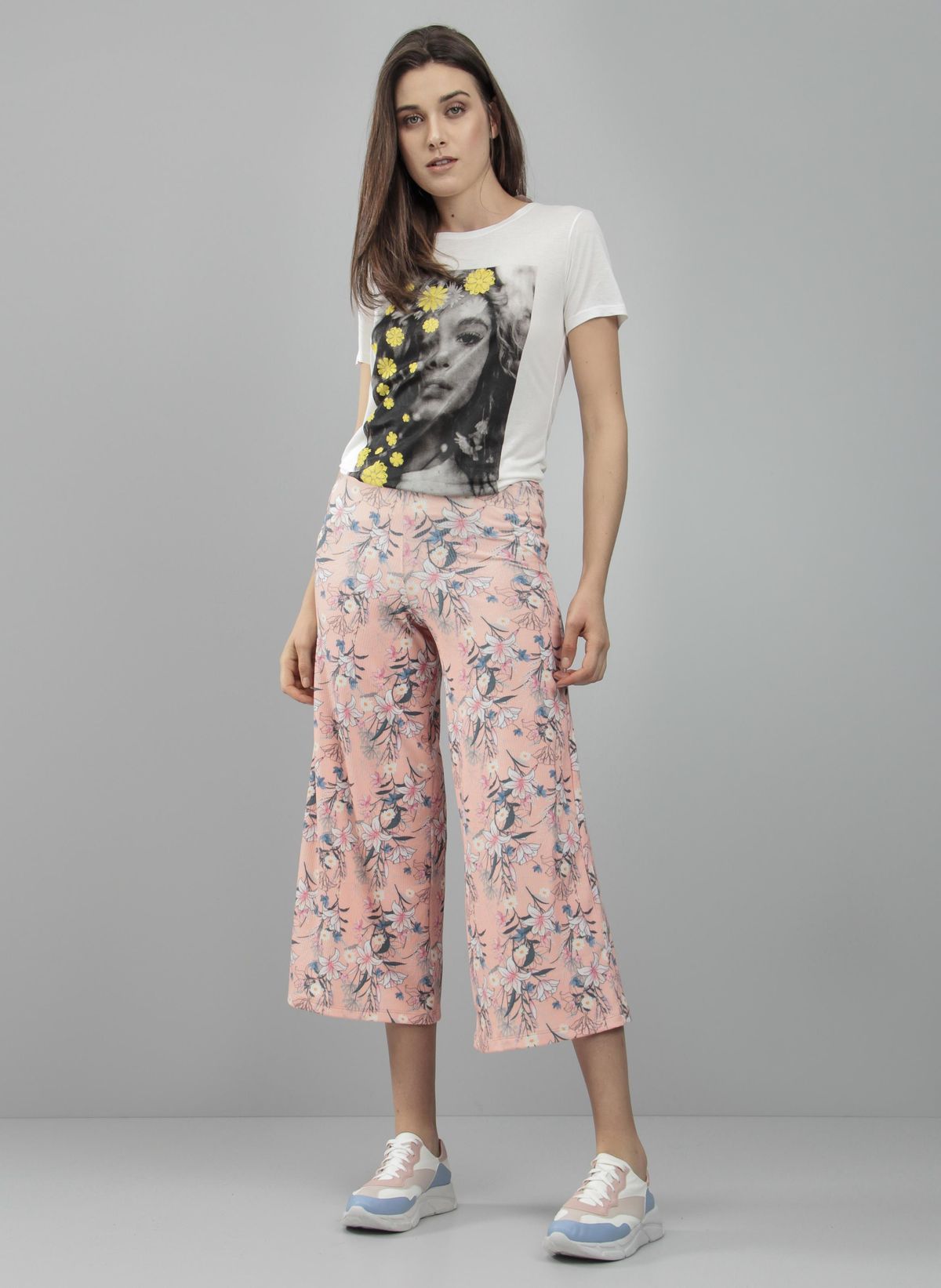 calça pantacourt floral renner