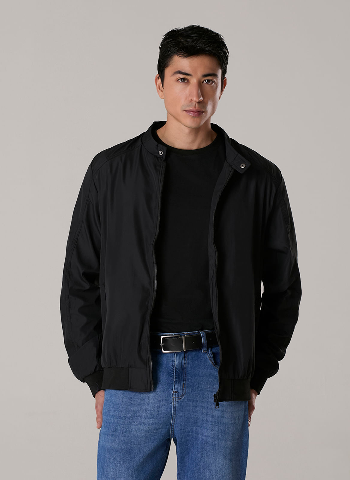 10% OFF na Jaqueta Nylon Botão Gola
