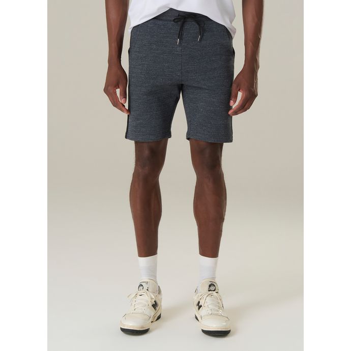 V25MBMO04_907_1-BERMUDA-MOLETOM-DETALHE-FAIXA