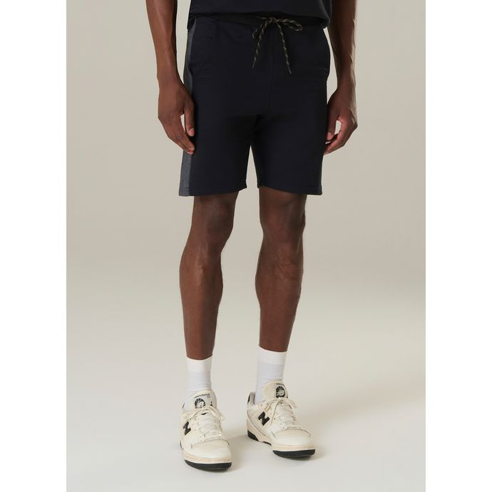 V25MBMO04_950_1-BERMUDA-MOLETOM-DETALHE-FAIXA