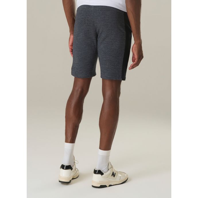 V25MBMO04_907_2-BERMUDA-MOLETOM-DETALHE-FAIXA