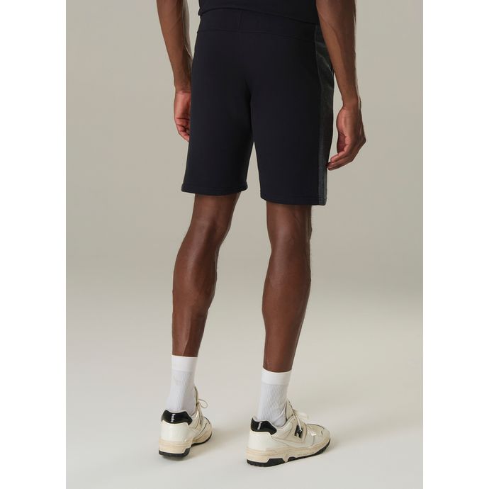 V25MBMO04_950_2-BERMUDA-MOLETOM-DETALHE-FAIXA