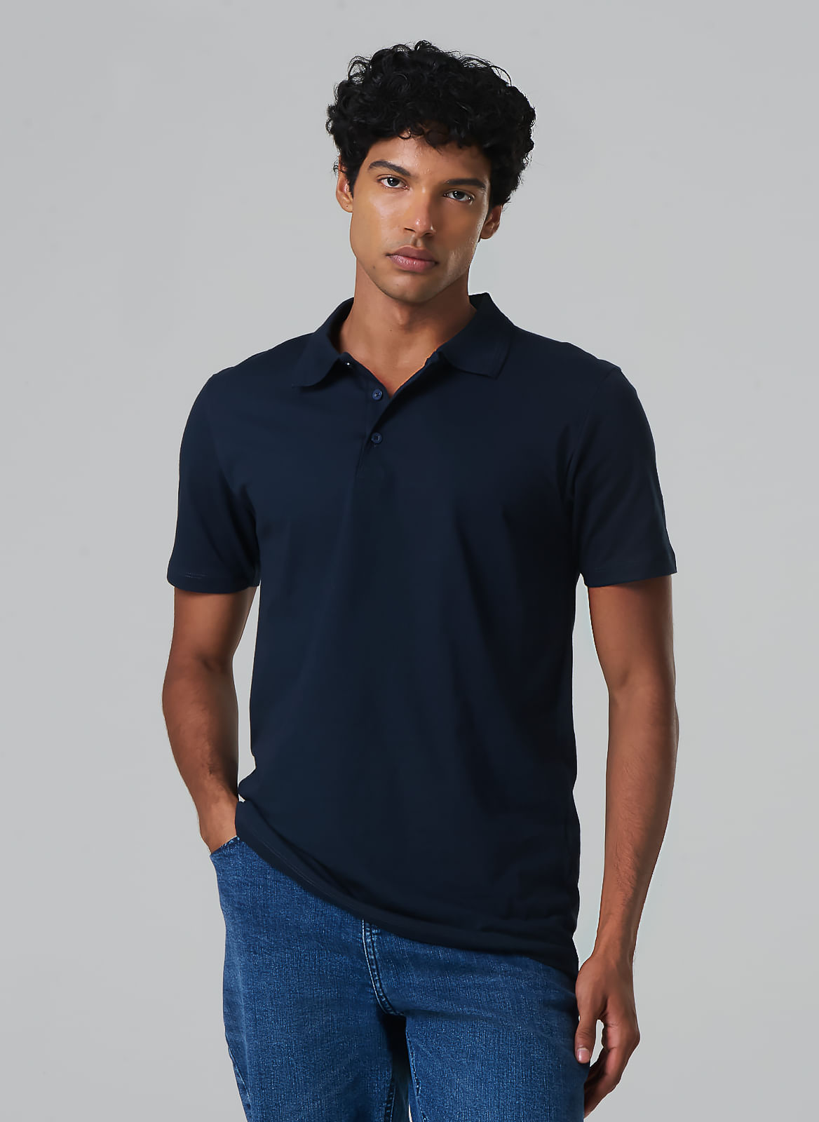 Polo Básica Masculina Em Meia Malha De Algodão